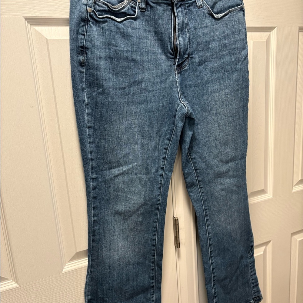Judy Blue Casual Flare Jeans in Medium Blue
